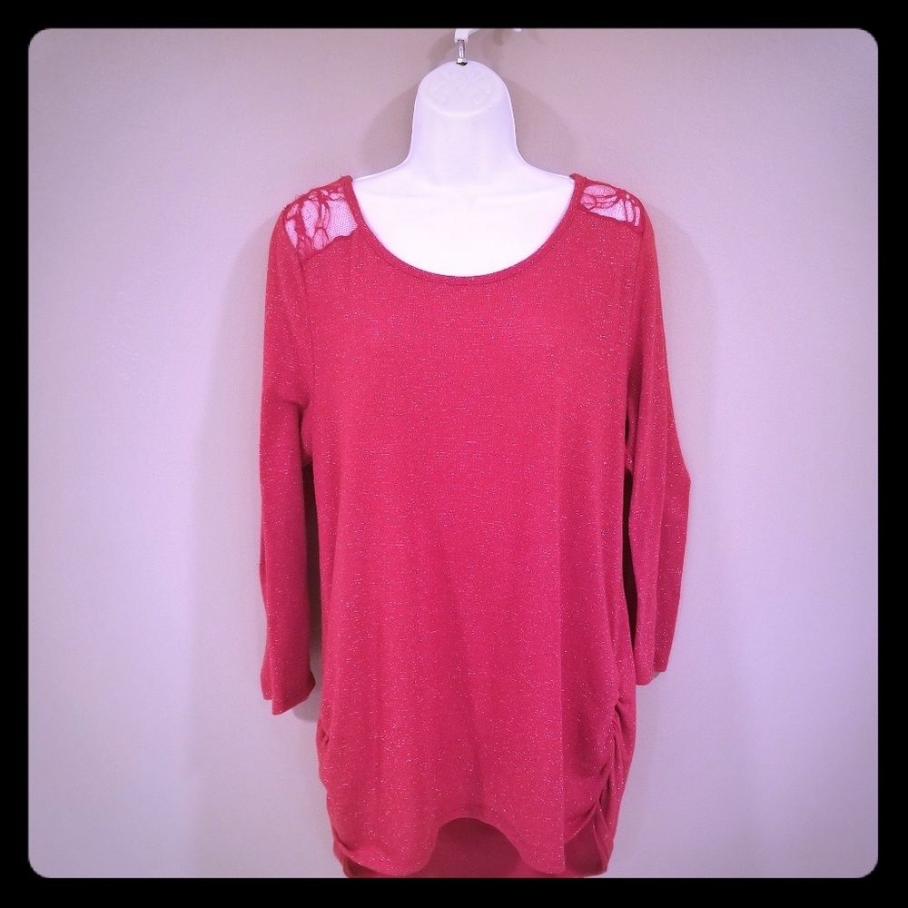 ⬇️3/$25 bundle 🏷 lace and glitter top long sleeve